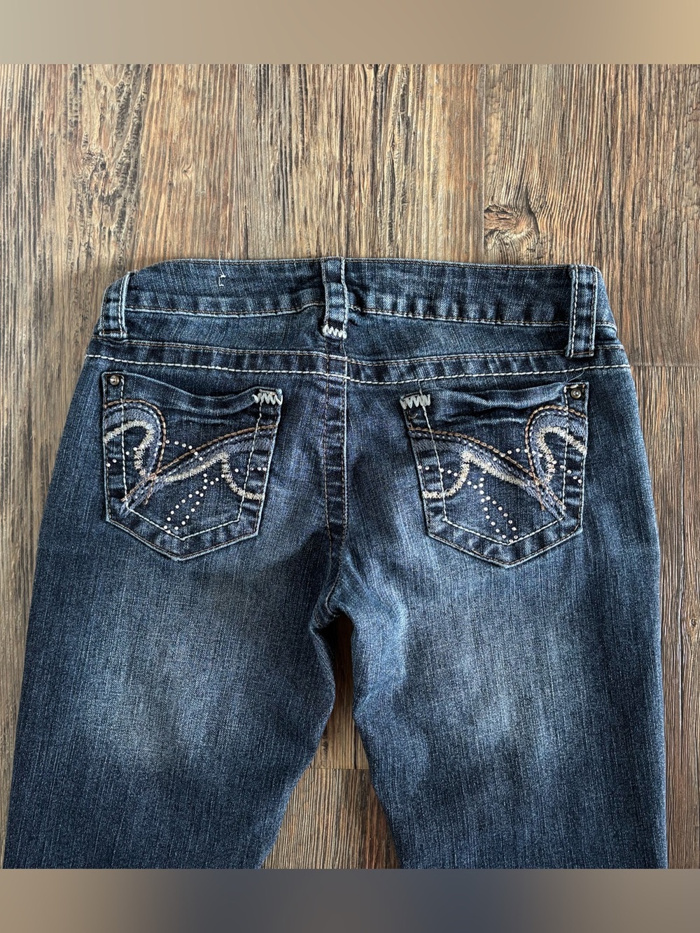 Wallflower Low-Rise Skinny Jeans Womens Jrs 7 Distressed Blue Denim Embroidered - Picture 9 of 11